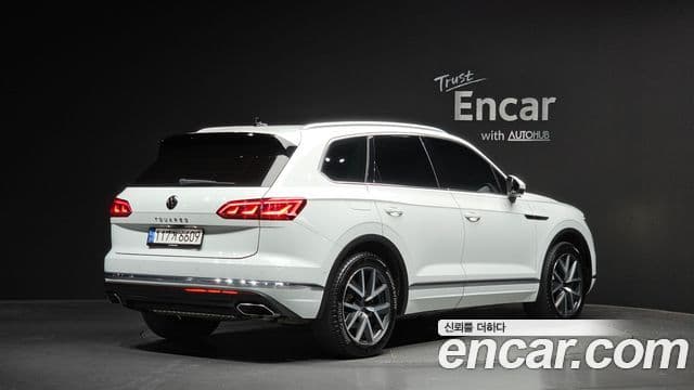 Volkswagen Touareg 2022 — ფოტო 2/20