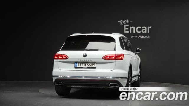 Volkswagen Touareg 2022 — ფოტო 4/20