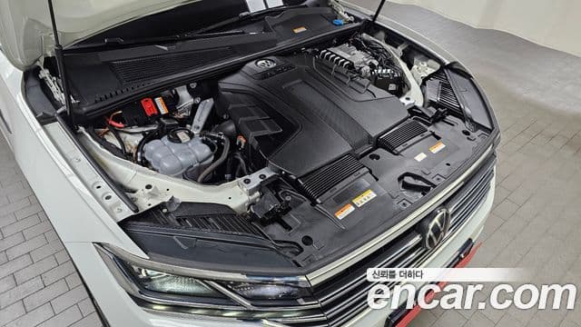 Volkswagen Touareg 2022 — ფოტო 6/20