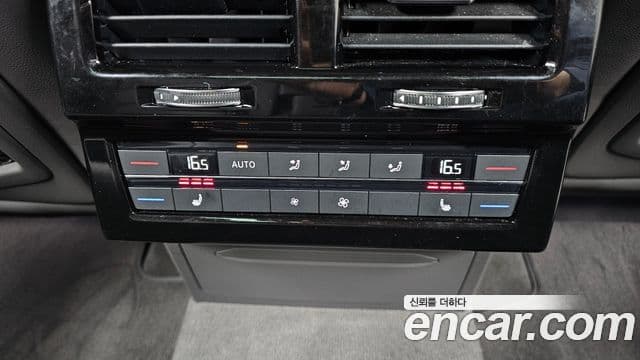 Volkswagen Touareg 2022 — ფოტო 18/20
