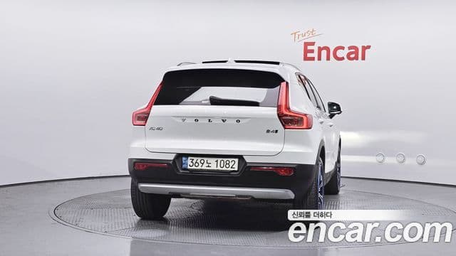 Volvo XC40 2021 — ფოტო 4/20