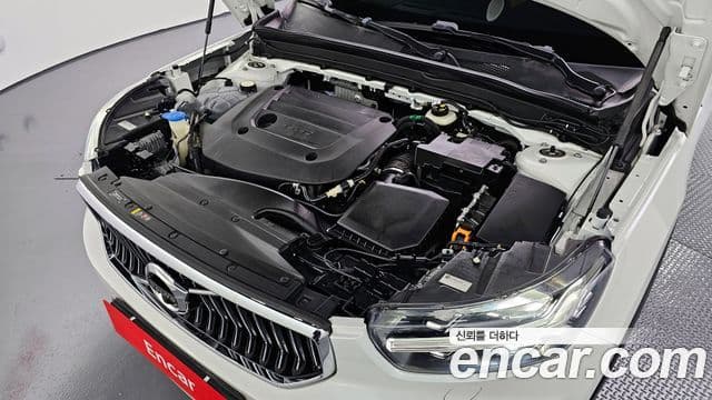 Volvo XC40 2021 — ფოტო 6/20