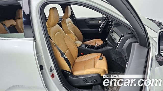 Volvo XC40 2021 — ფოტო 12/20