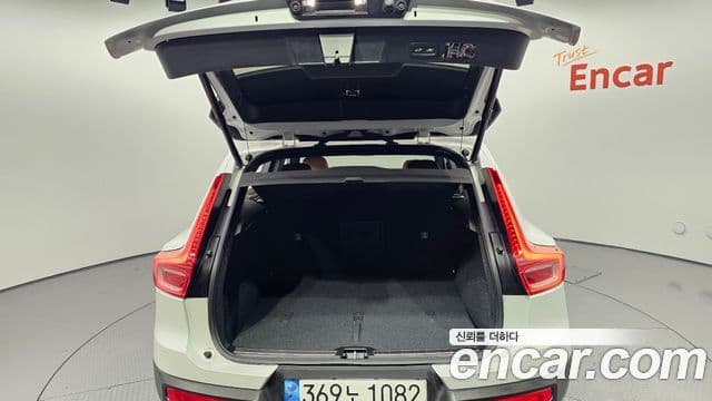 Volvo XC40 2021 — ფოტო 20/20