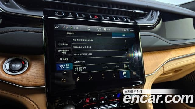 Jeep Grand Cherokee 2022 — фото 13 из 20