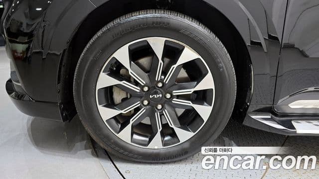 Kia Carnival 2023 — ფოტო 4/20