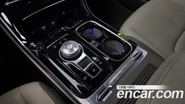 Kia Carnival 2023 — ფოტო 8/20