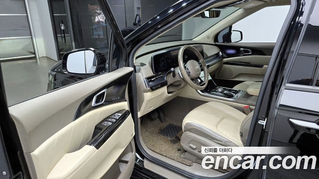 Kia Carnival 2023 — ფოტო 11/20