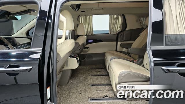 Kia Carnival 2023 — ფოტო 12/20