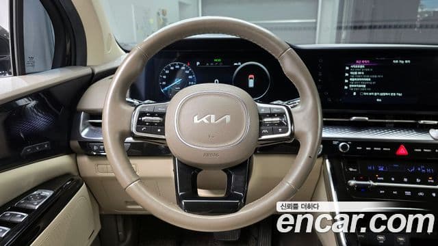 Kia Carnival 2023 — ფოტო 14/20