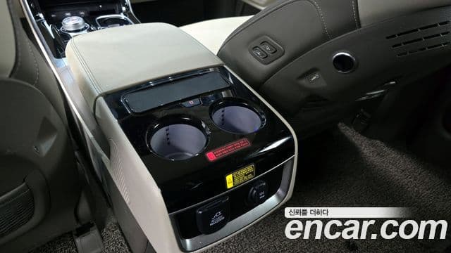 Kia Carnival 2023 — ფოტო 19/20