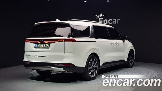 Kia Carnival 2021 — ფოტო 2/20