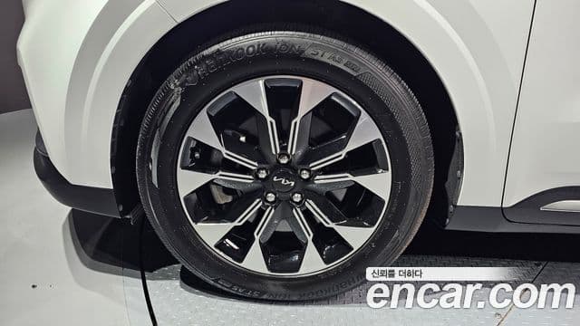 Kia Carnival 2021 — ფოტო 5/20