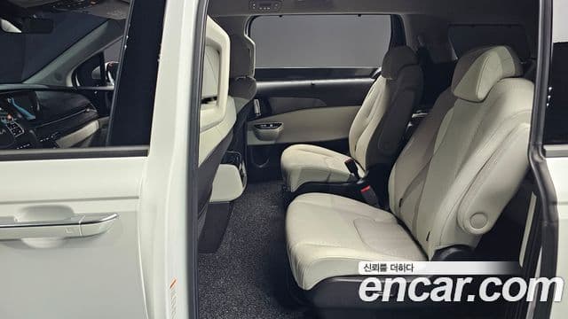 Kia Carnival 2021 — ფოტო 16/20