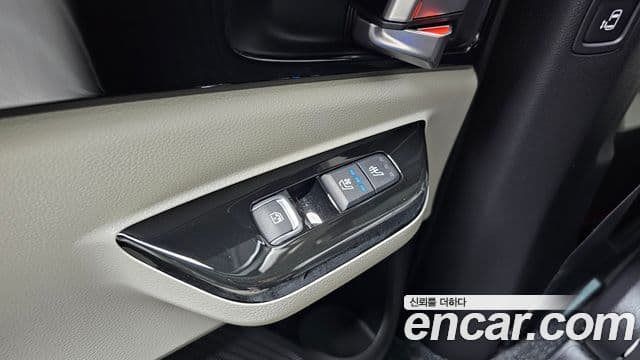 Kia Carnival 2021 — ფოტო 17/20