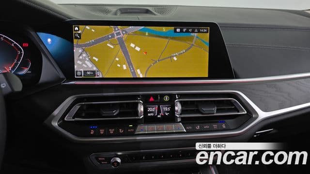 BMW X7 2022 — ფოტო 14/20