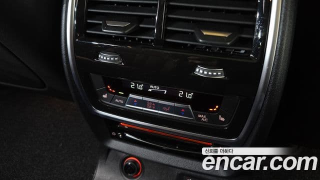 BMW X7 2022 — ფოტო 18/20