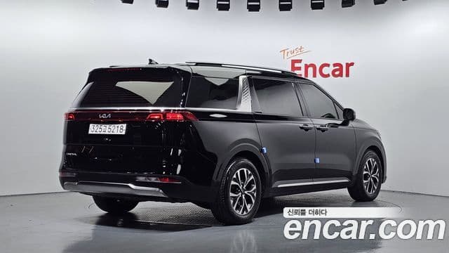 Kia Carnival 2023 — Фото 2/20