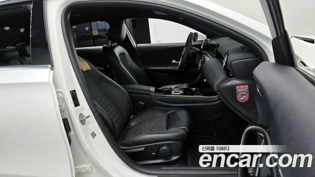 Mercedes-Benz A-Class 2020 — Şəkil 12/20