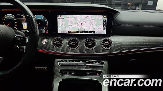 Mercedes-Benz E-Class 2021 — ფოტო 14/20