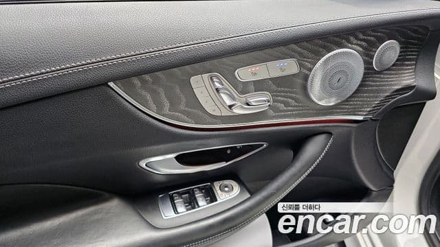 Mercedes-Benz E-Class 2021 — ფოტო 19/20