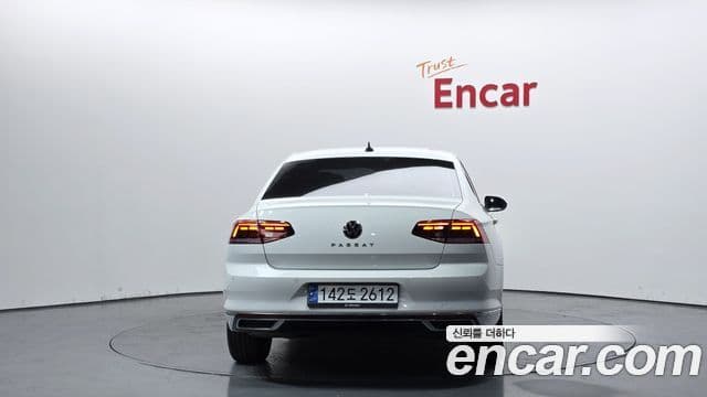 Volkswagen Passat GT 2022 — Şəkil 1/20
