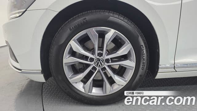 Volkswagen Passat GT 2022 — Şəkil 17/20