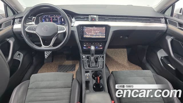 Volkswagen Passat GT 2022 — Şəkil 18/20