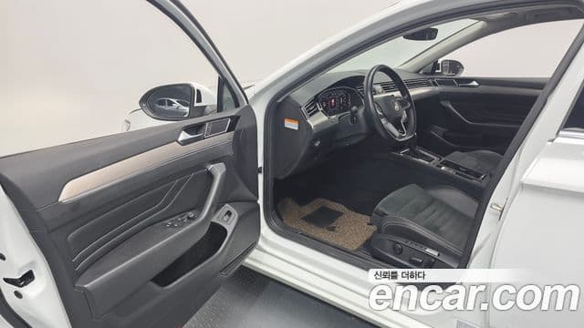 Volkswagen Passat GT 2022 — Şəkil 8/20