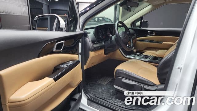 Kia Carnival 2021 — Фото 10/20