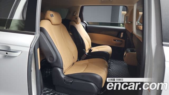 Kia Carnival 2021 — Фото 12/20