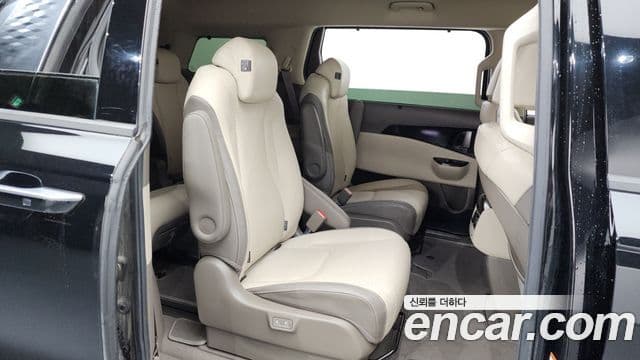 Kia Carnival 2020 — Фото 12/20