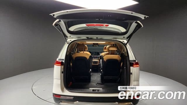 Kia Carnival 2022 — Фото 19/20