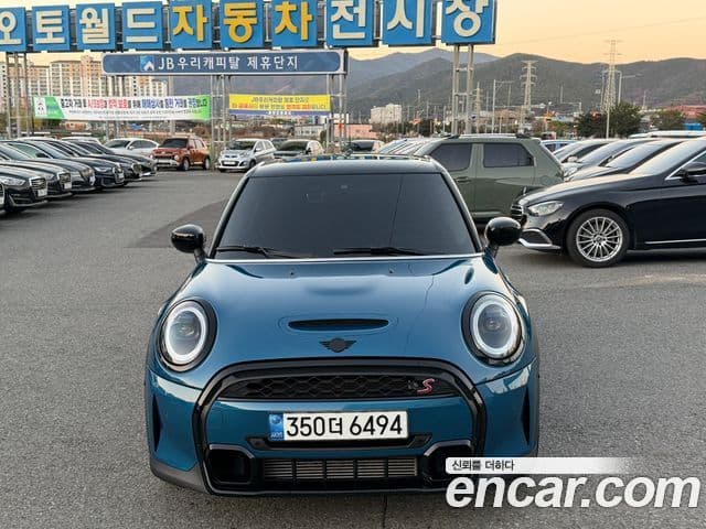 Mini Cooper S 2022 — ფოტო 12/16