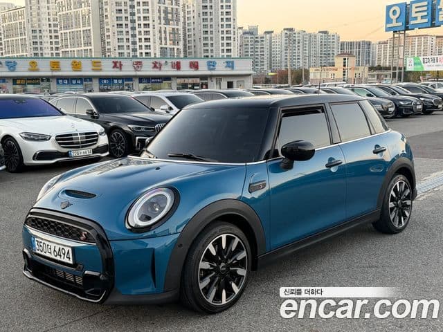 Mini Cooper S 2022 — ფოტო 6/16