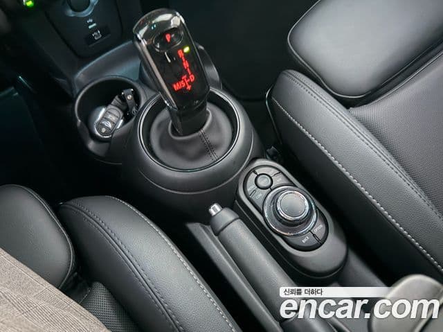 Mini Cooper S 2022 — ფოტო 13/16