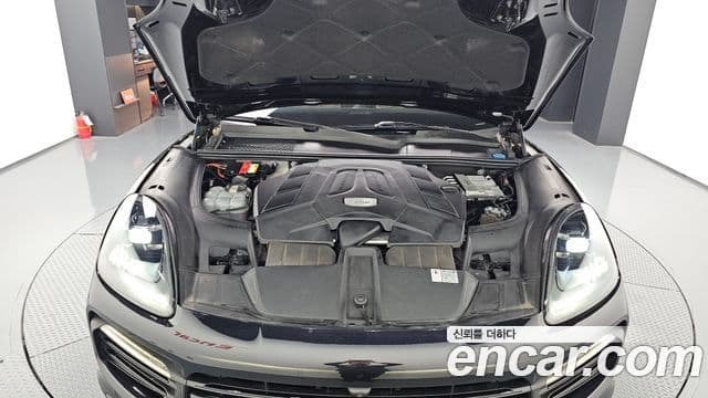 Porsche Cayenne 2019 — Photo 5/20