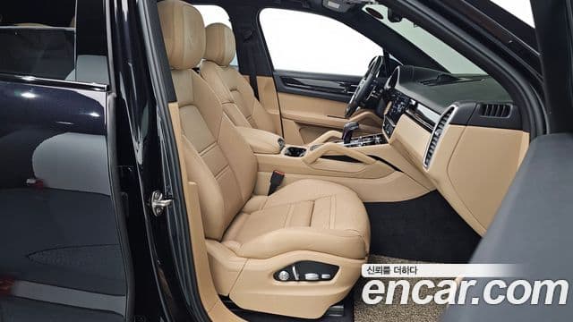 Porsche Cayenne 2019 — Photo 9/20