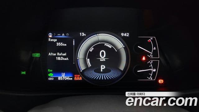 Lexus UX250h 2021 — ფოტო 8/20