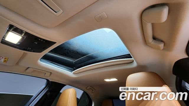 Lexus UX250h 2021 — ფოტო 17/20