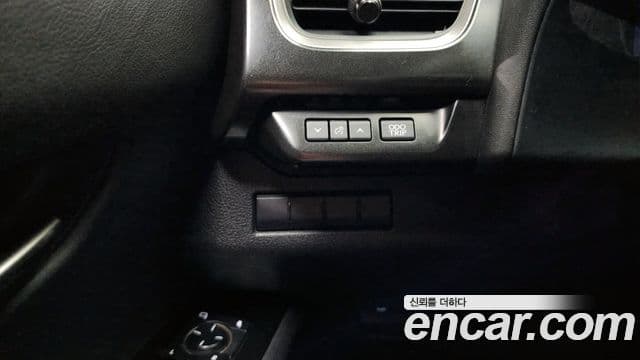 Lexus UX250h 2021 — ფოტო 18/20