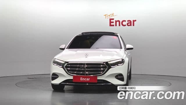 Mercedes-Benz E-Class 2024 — ფოტო 19/20