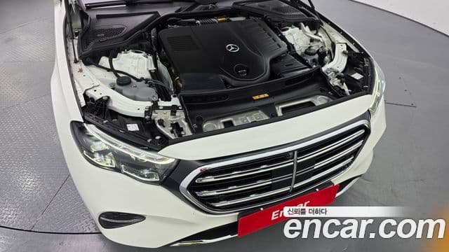 Mercedes-Benz E-Class 2024 — ფოტო 20/20