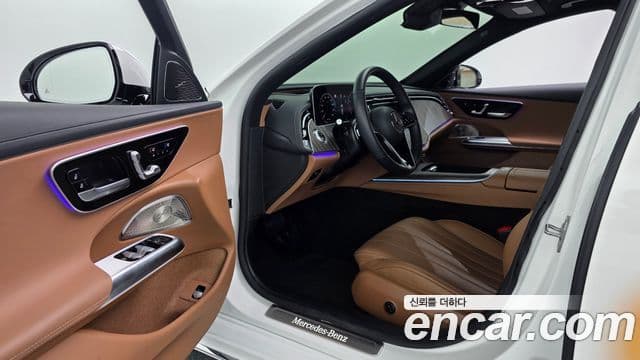 Mercedes-Benz E-Class 2024 — ფოტო 18/20