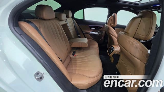 Mercedes-Benz E-Class 2024 — ფოტო 12/20