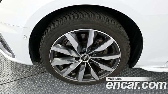 Audi A4 2022 — ფოტო 5/20