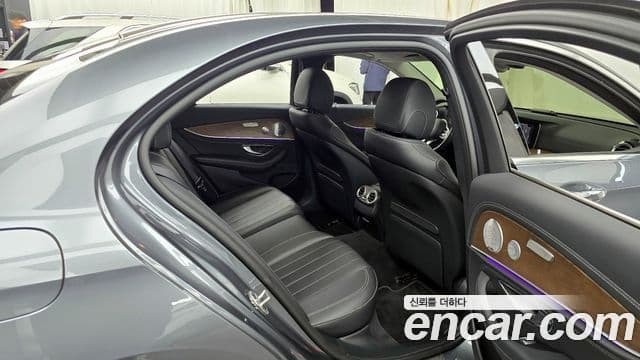 Mercedes-Benz E-Class 2019 — Şəkil 12/20