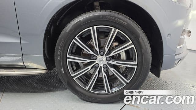 Volvo XC60 2021 — Photo 10/20