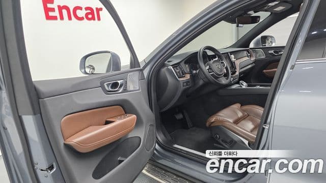 Volvo XC60 2021 — Photo 4/20