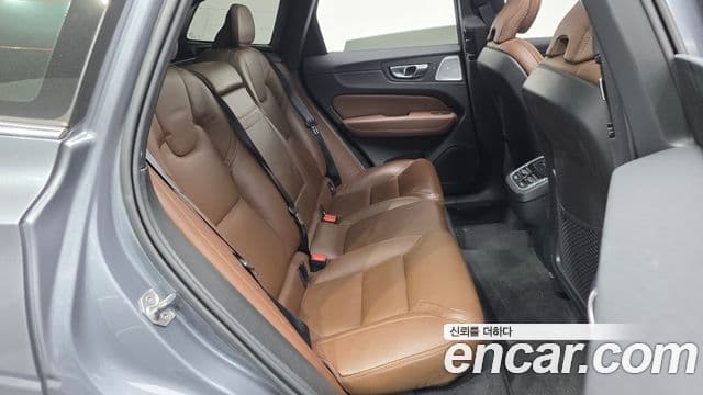 Volvo XC60 2021 — Photo 7/20